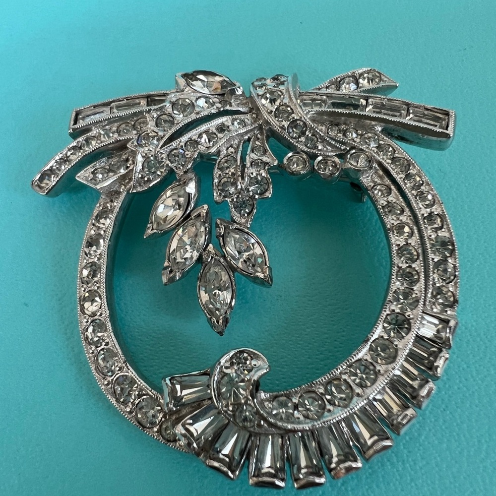 🔴Elegant Silver Crystal Brooch🔴 - Picture 2 of 3